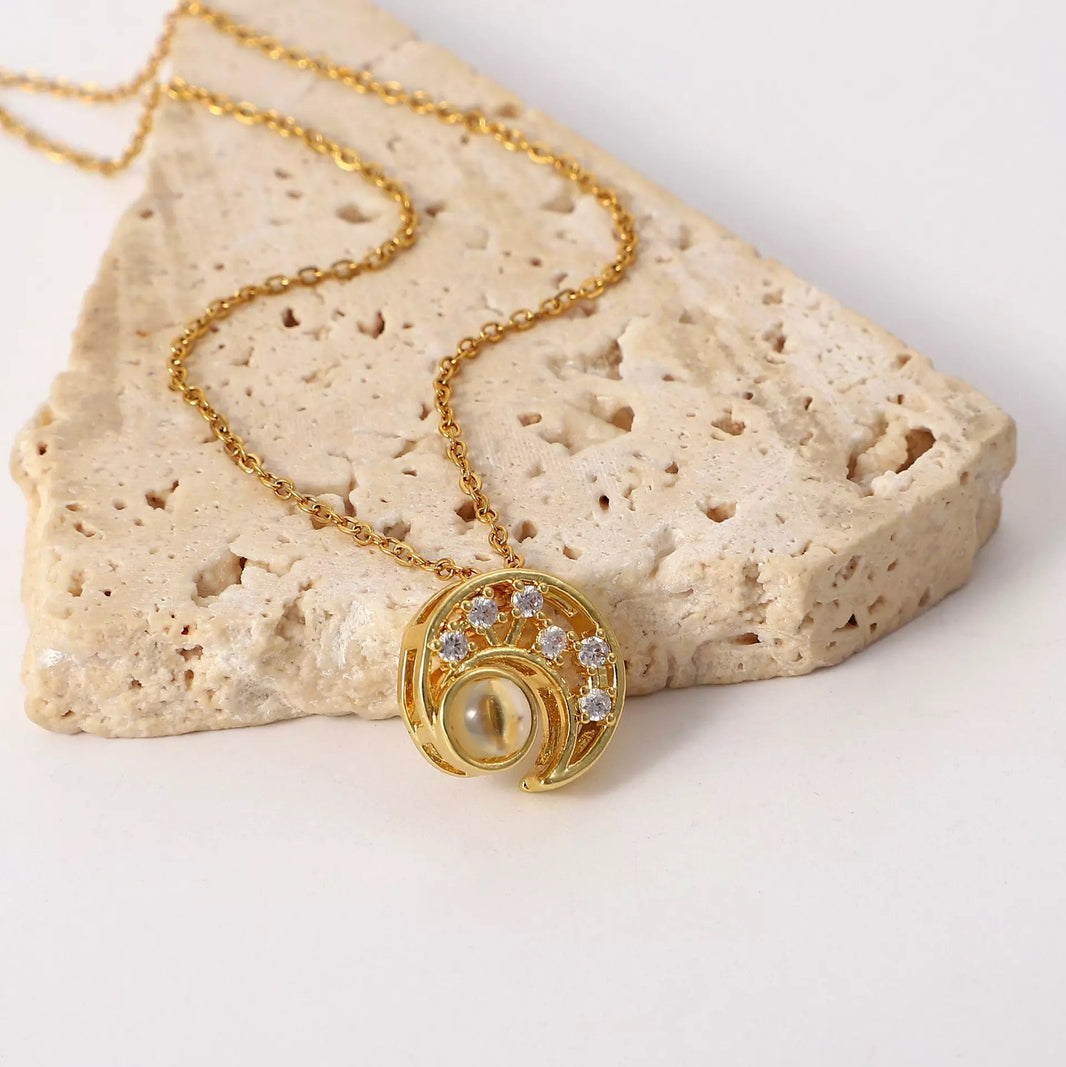 Lakom – Gold Half-Moon Projection Necklace with “I Love You” in 100 Languages