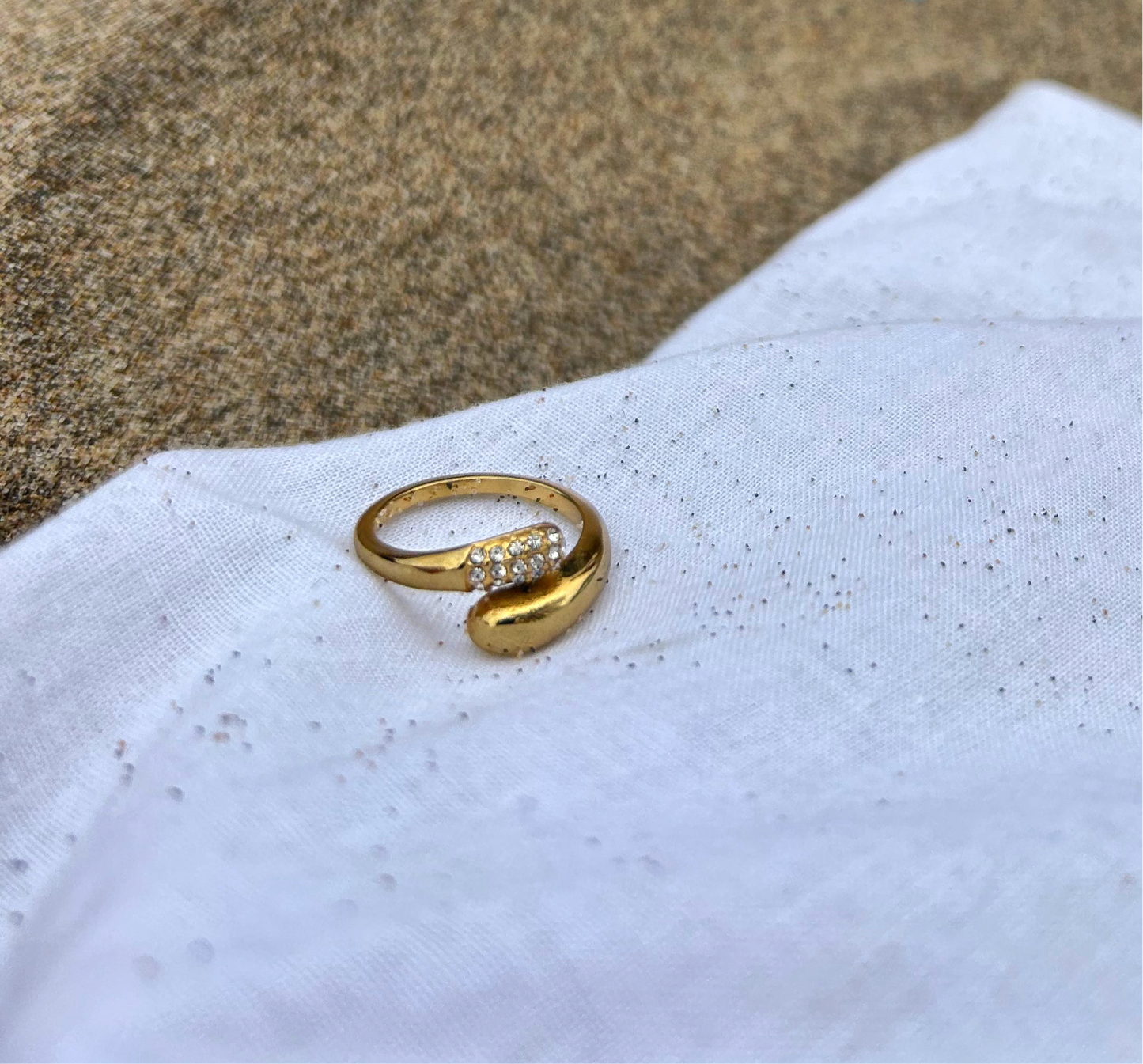 Waterproof 18K gold-plated stainless steel bypass ring with round brilliant white zircon stones, women’s jewelry Lebanon