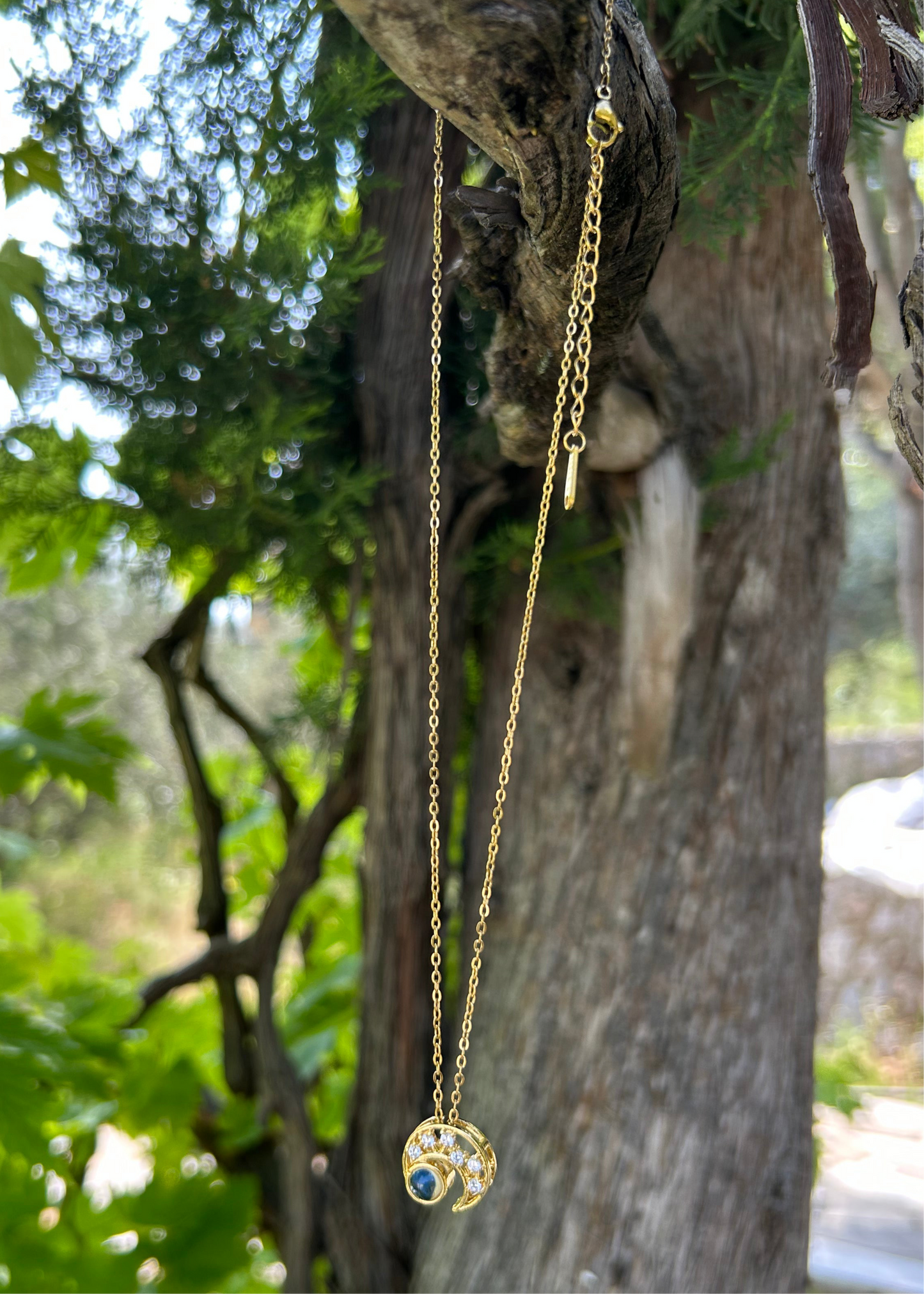Waterproof 18K gold-plated stainless steel half-moon nano projection necklace displaying “I Love You” in 100 languages, women’s jewelry Lebanon