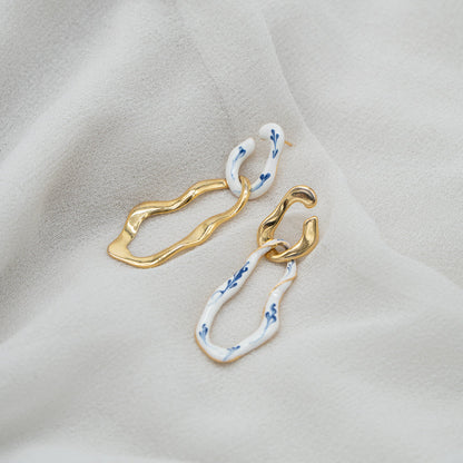 Pamela – Gold Earrings with Blue and White Porcelain