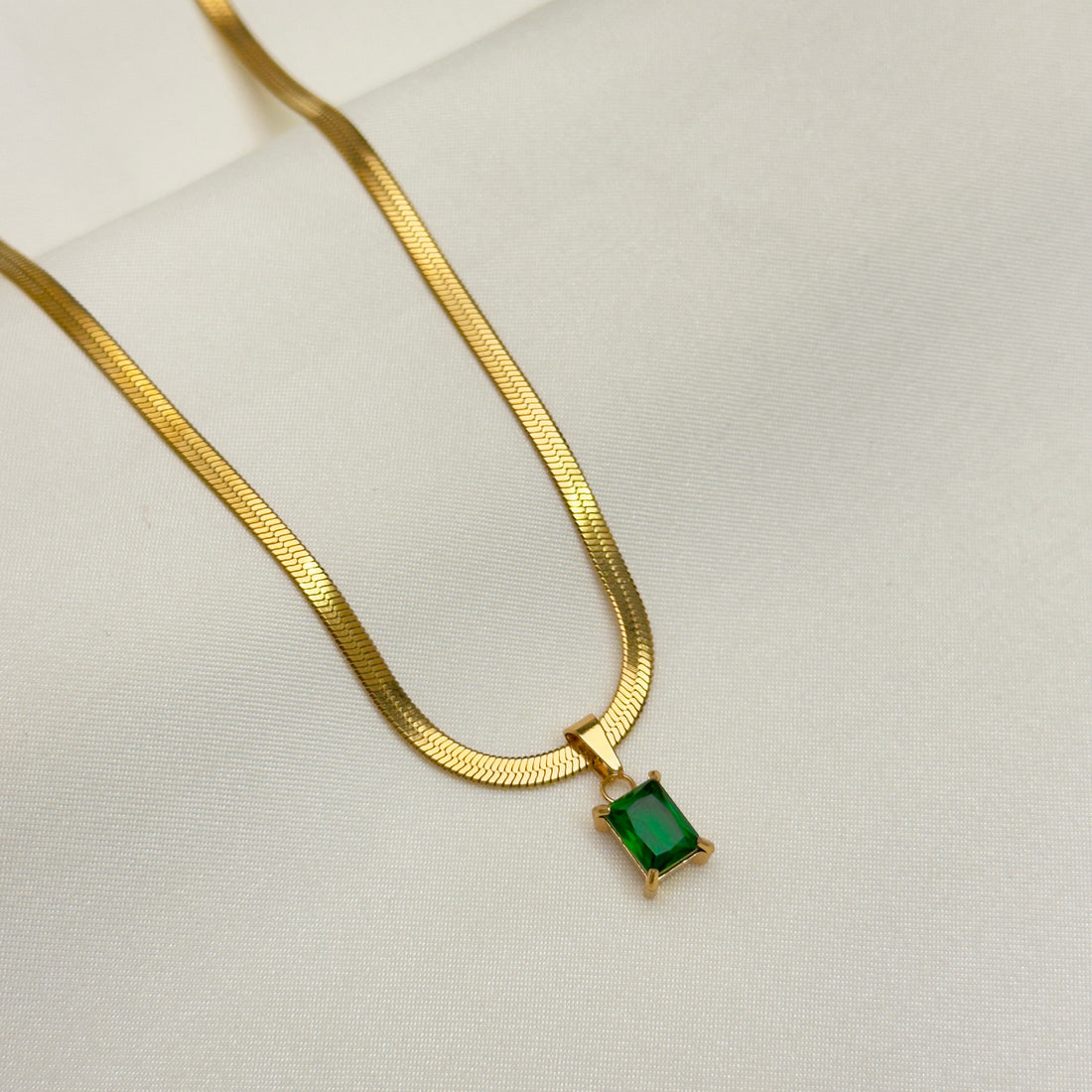 Amara – Gold Snake Necklace with Emerald Pendant
