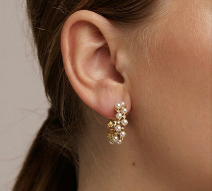 Jasmine – Gold Hoops with Pearls