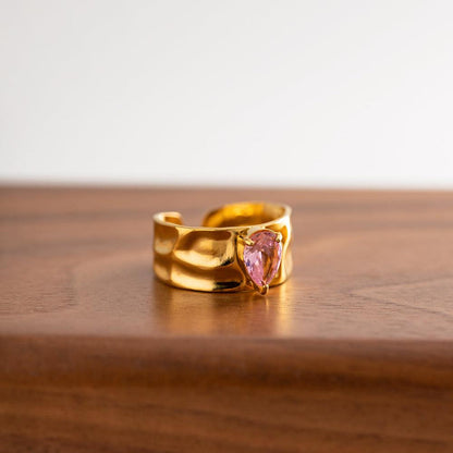 Lucciana – Gold Ring with Pear-Cut Rose Stone