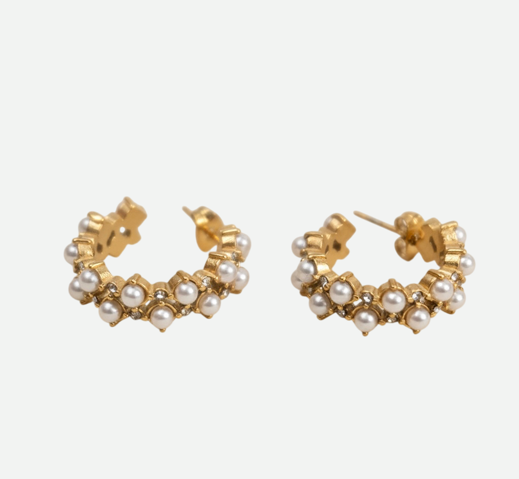 Jasmine – Gold Hoops with Pearls