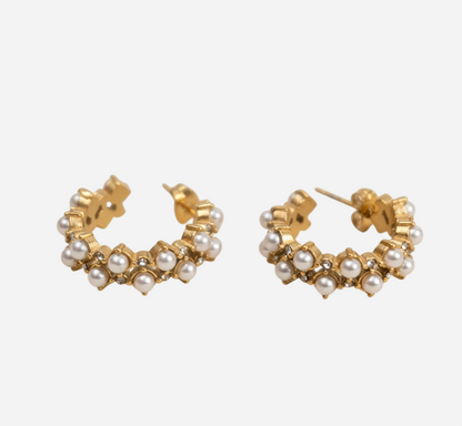 Jasmine – Gold Hoops with Pearls