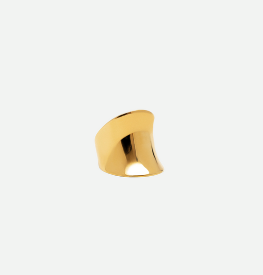 Celine – Classic Gold Wavy Ring