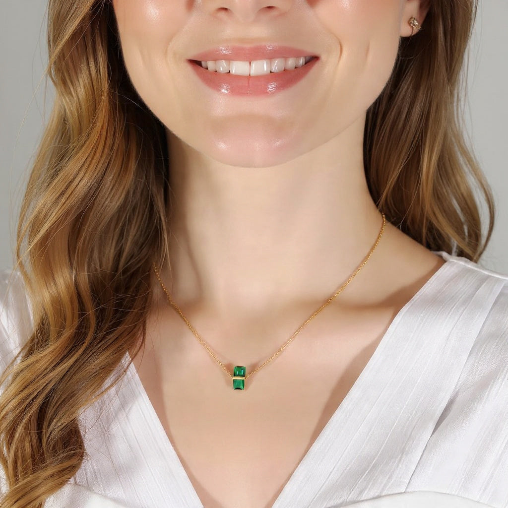 Ghiwa – Gold Necklace with Emerald Pendant