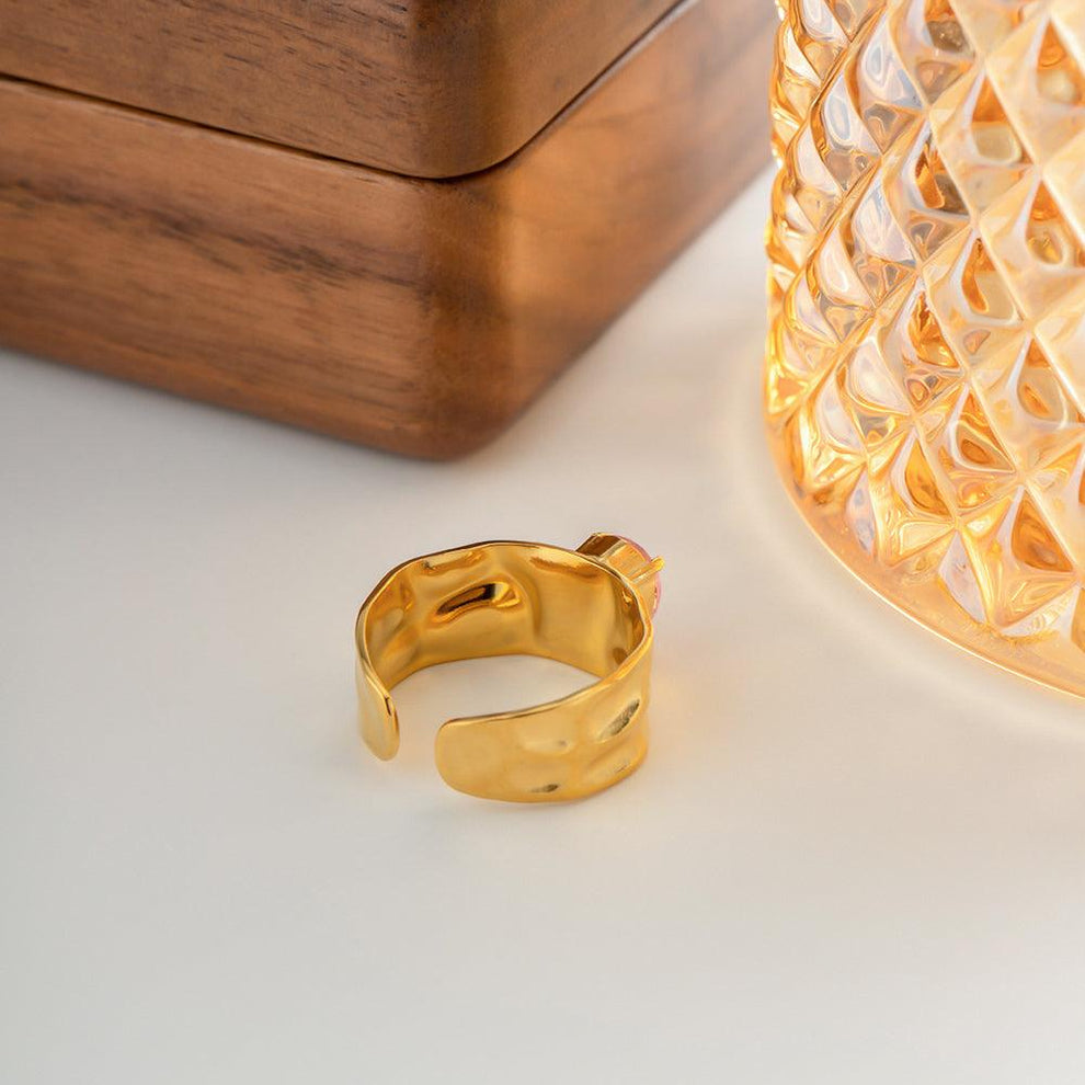 Lucciana – Gold Ring with Pear-Cut Rose Stone