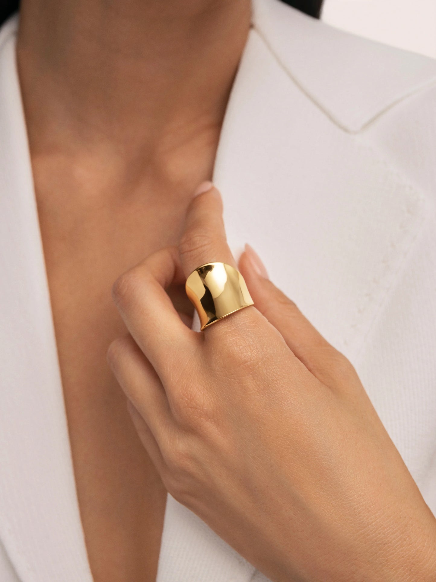 Celine – Classic Gold Wavy Ring