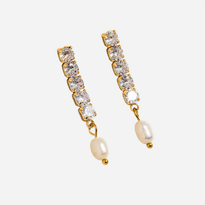 Jolie – Gold Dangle Earrings with Pearls