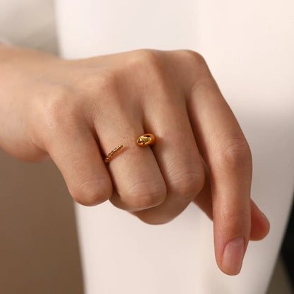 Dalilah – Gold Statement Ring with Sculptural Design