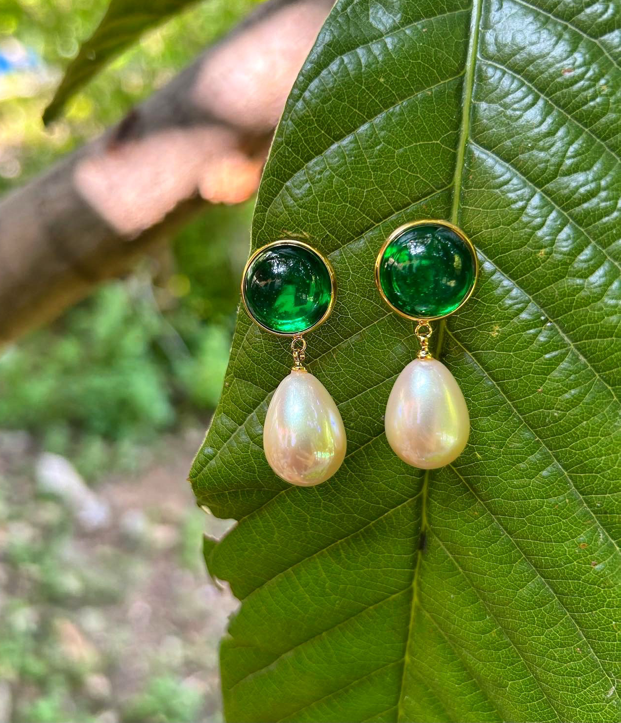 Hannah – Emerald and Pearl Drop Earrings