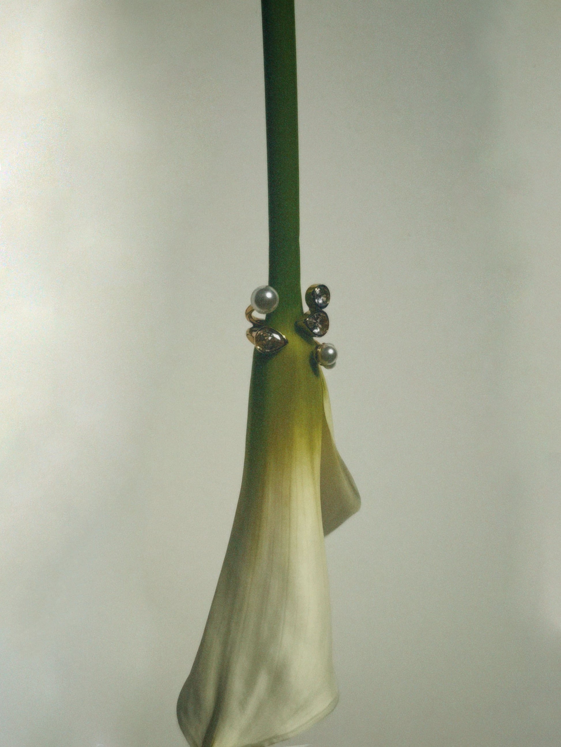 Waterproof 18K gold-plated stainless steel sculptural ring with teardrop zircon stones and pearls, women’s statement jewelry Lebanon